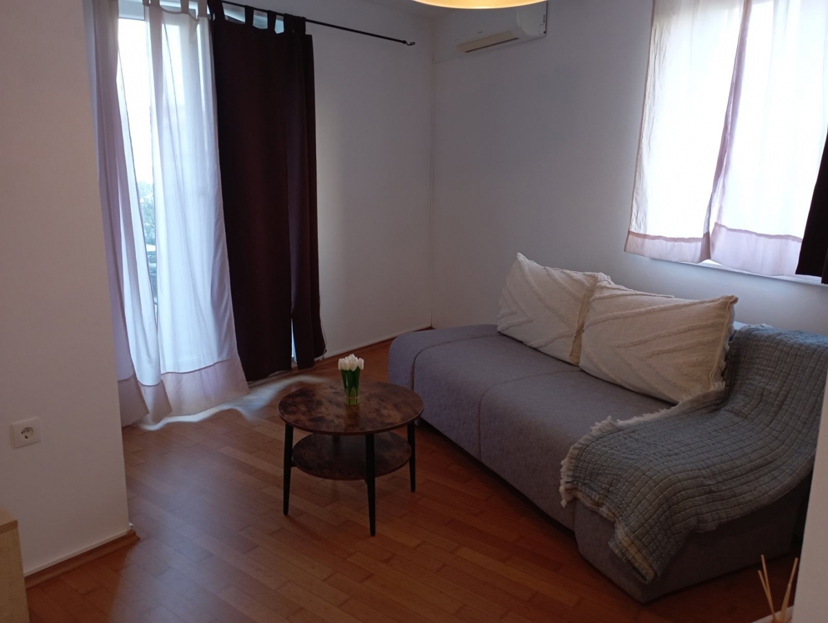 MESTO KRK - Apartma 43m2 s pogledom na morje v pritličju