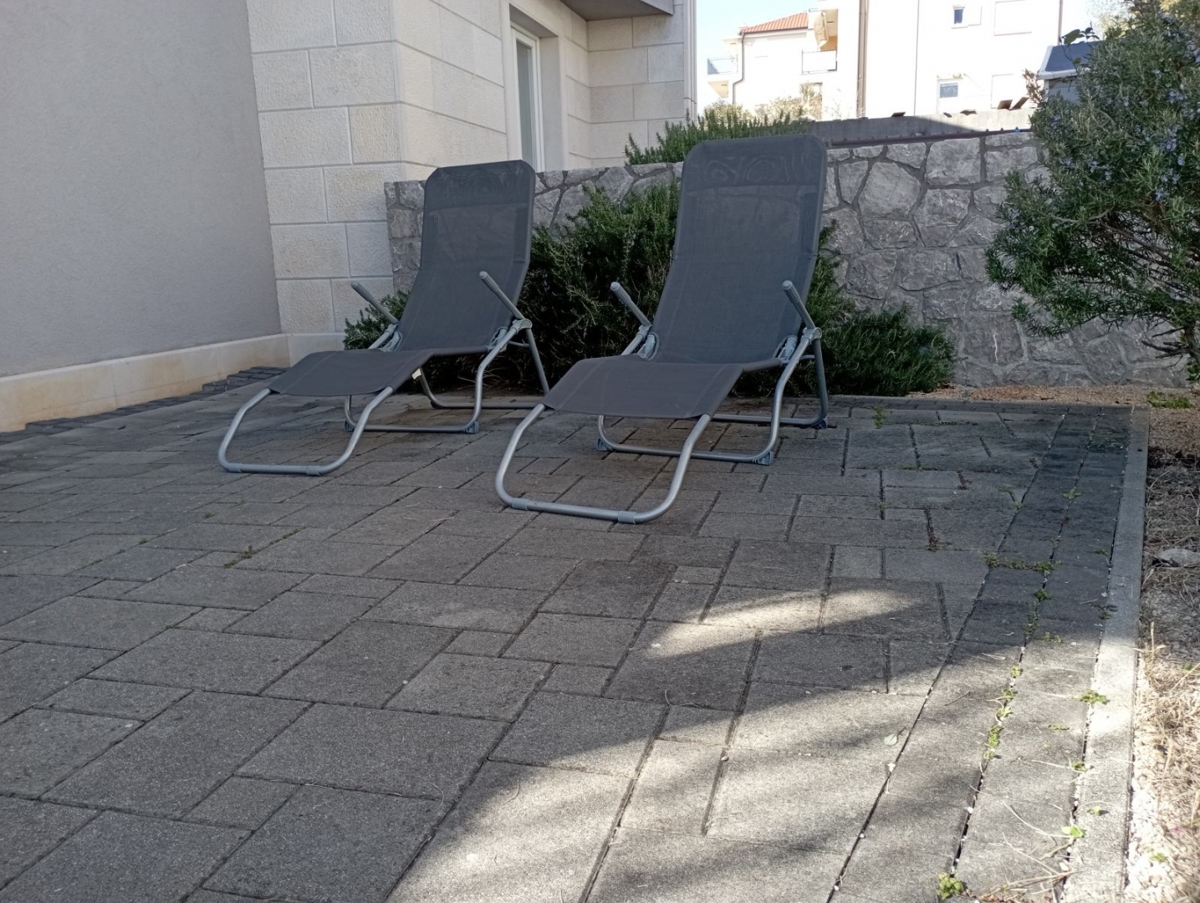 MESTO KRK - Apartma 43m2 s pogledom na morje v pritličju