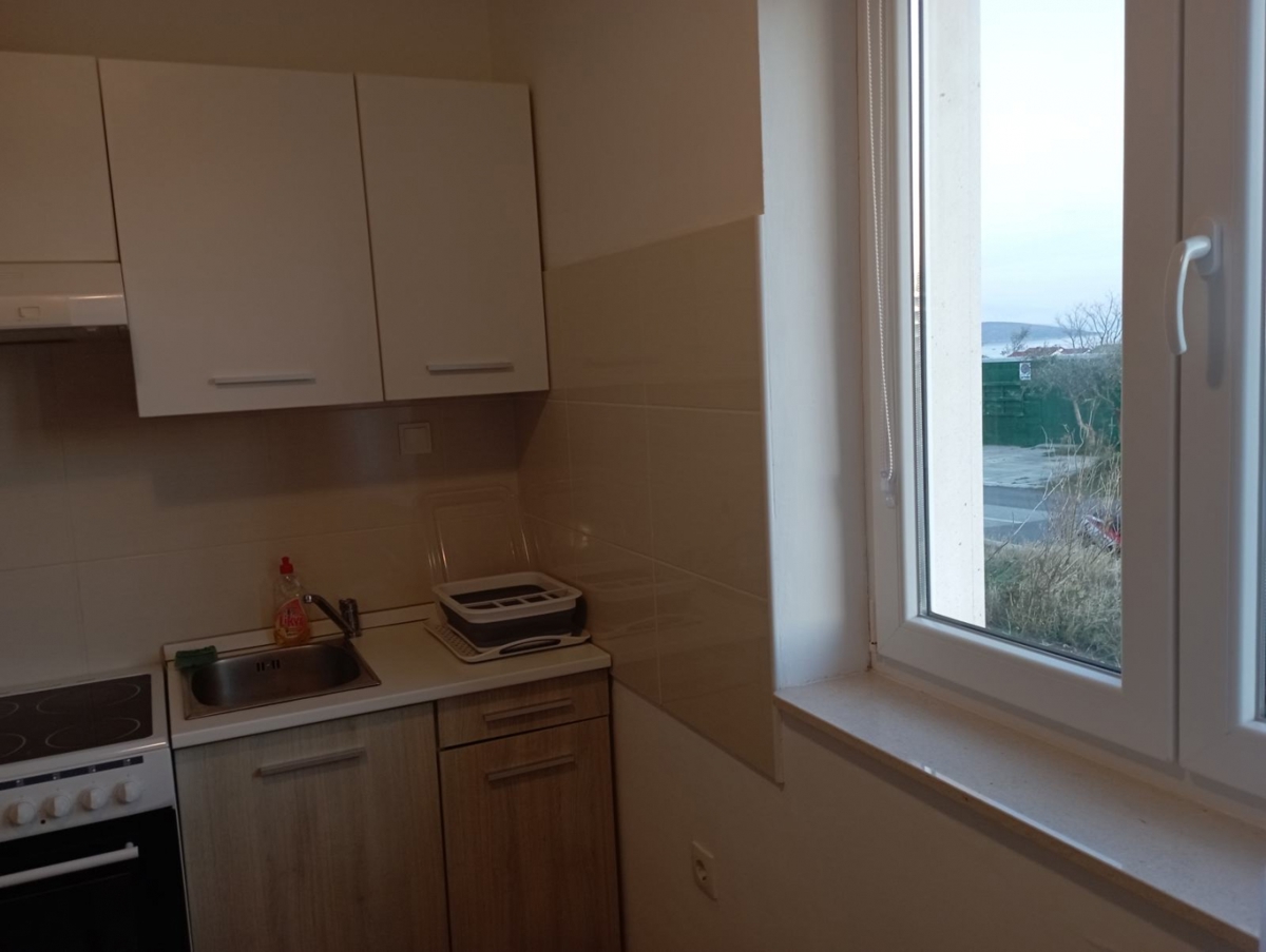 MESTO KRK - Apartma 43m2 s pogledom na morje v pritličju