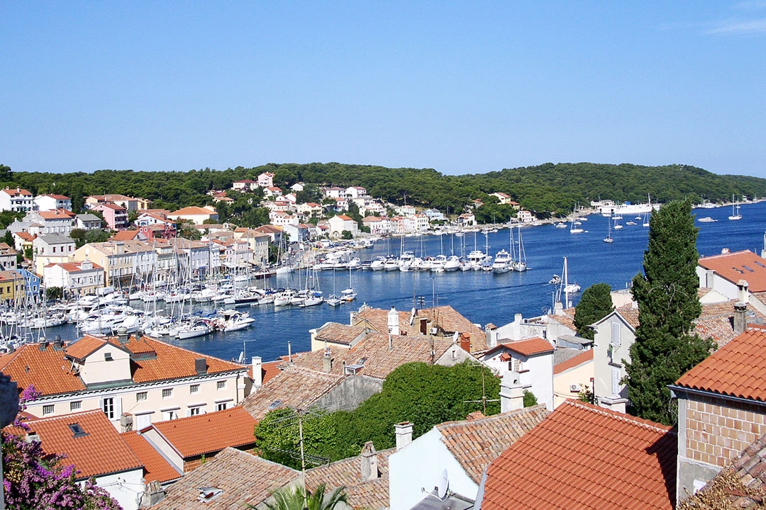 MALI LOŠINJ - stara vila s 6 apartmaji 100 metrov od morja