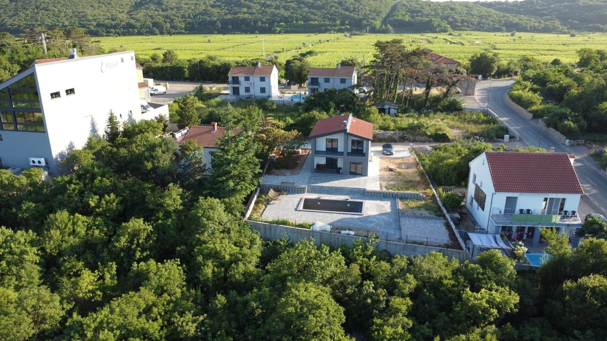 OTOK KRK, VRBNIK - Luksuzna vila z bazenom in pogledom na morje
