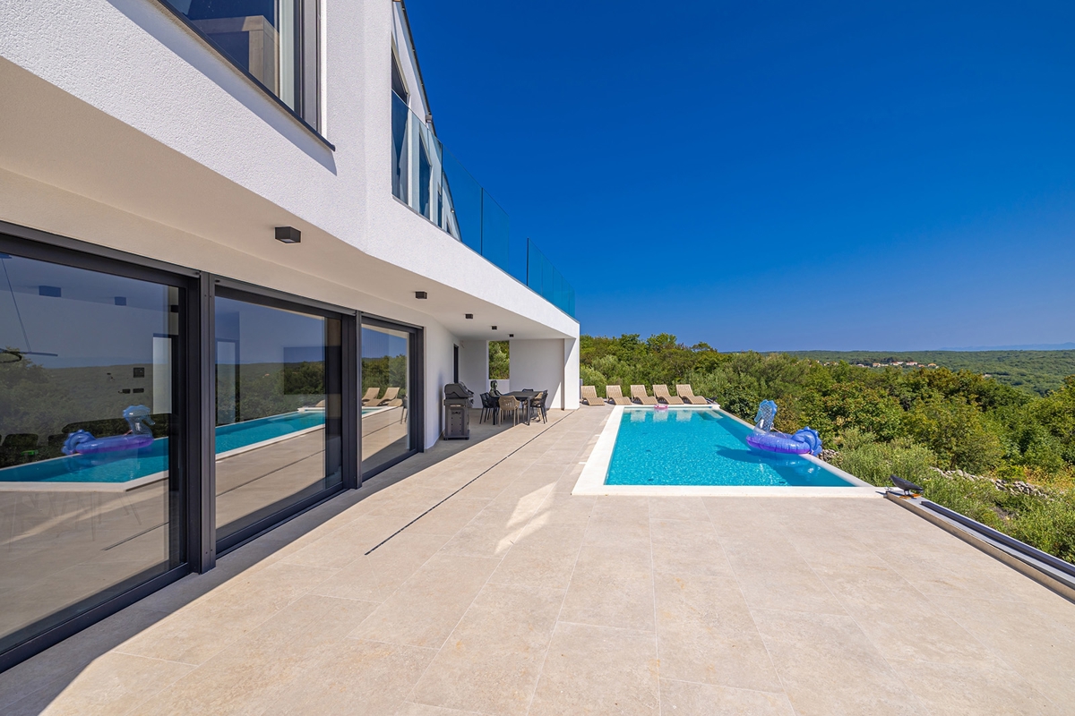 OTOK KRK, širše območje mesta Krk - Luksuzna vila s panoramskim razgledom na naravo