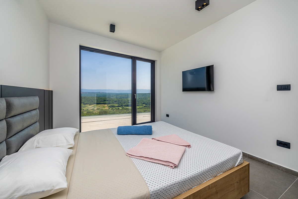 OTOK KRK, širše območje mesta Krk - Luksuzna vila s panoramskim razgledom na naravo