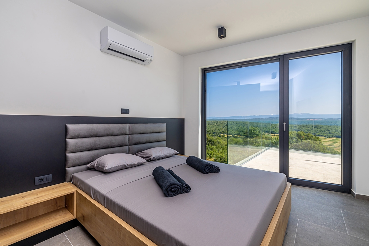 OTOK KRK, širše območje mesta Krk - Luksuzna vila s panoramskim razgledom na naravo