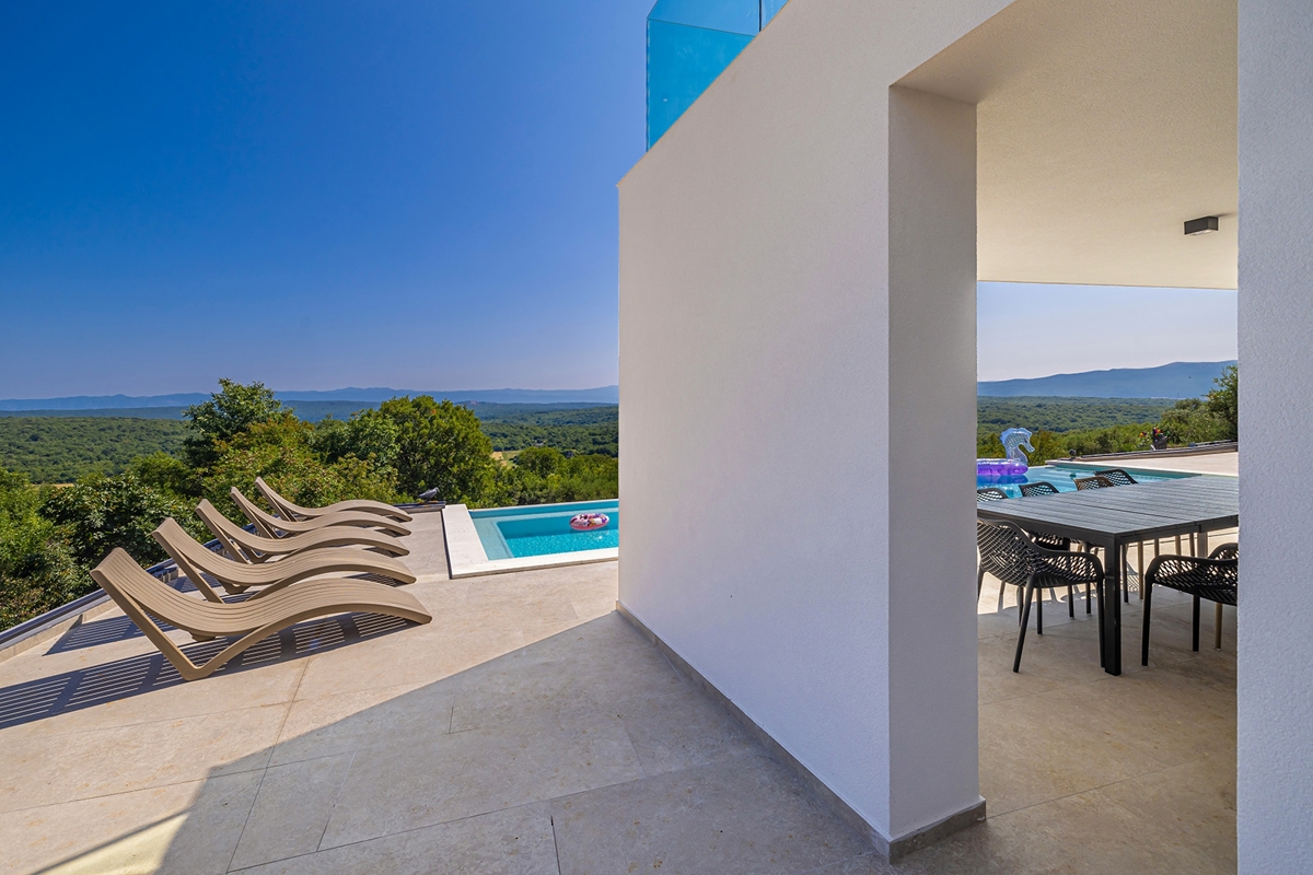 OTOK KRK, širše območje mesta Krk - Luksuzna vila s panoramskim razgledom na naravo