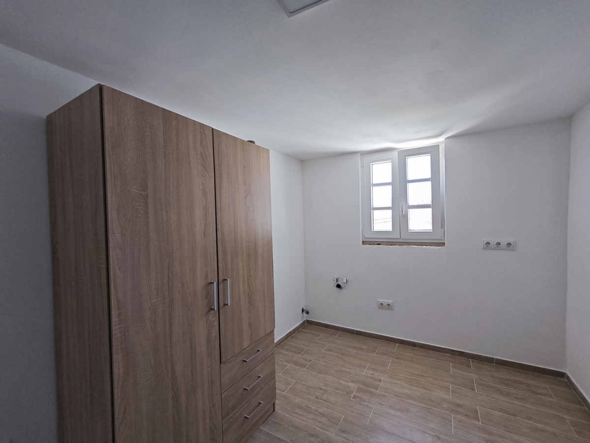 KRK – avtentična kamnita vrstna hiša z 2 apartmajema