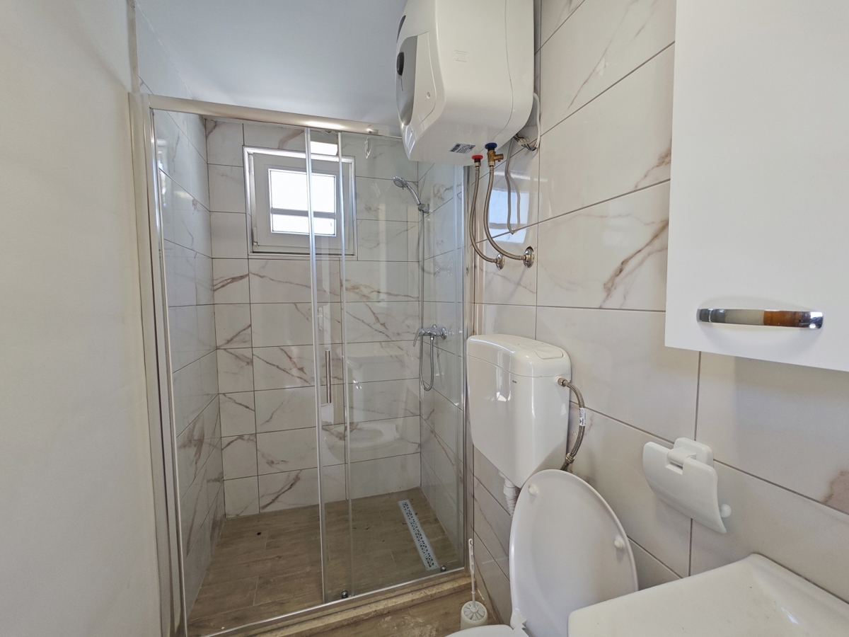 KRK – avtentična kamnita vrstna hiša z 2 apartmajema