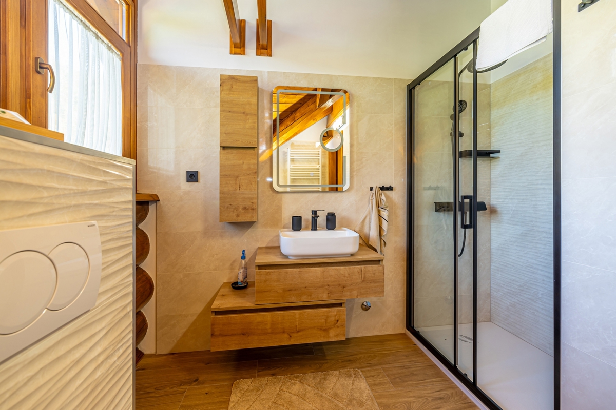 GORSKI KOTAR, FUŽINE - Planinska hiša s savno in jacuzzijem