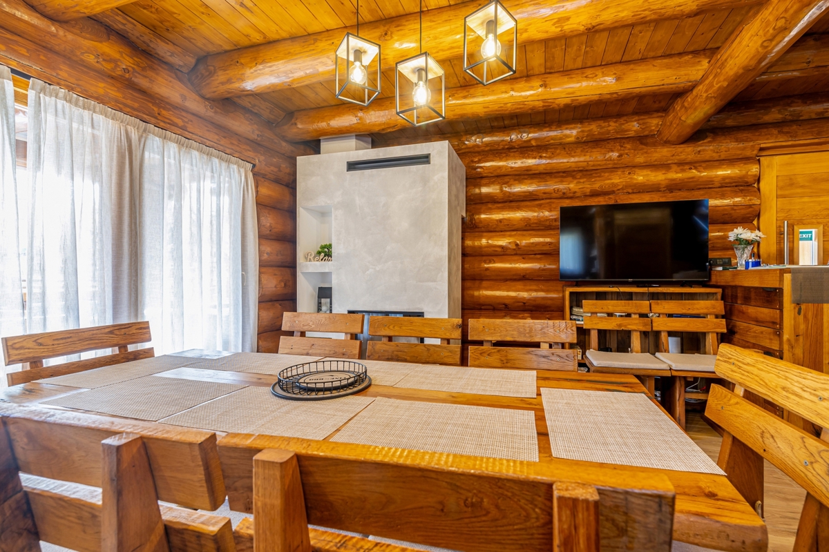 GORSKI KOTAR, FUŽINE - Planinska hiša s savno in jacuzzijem
