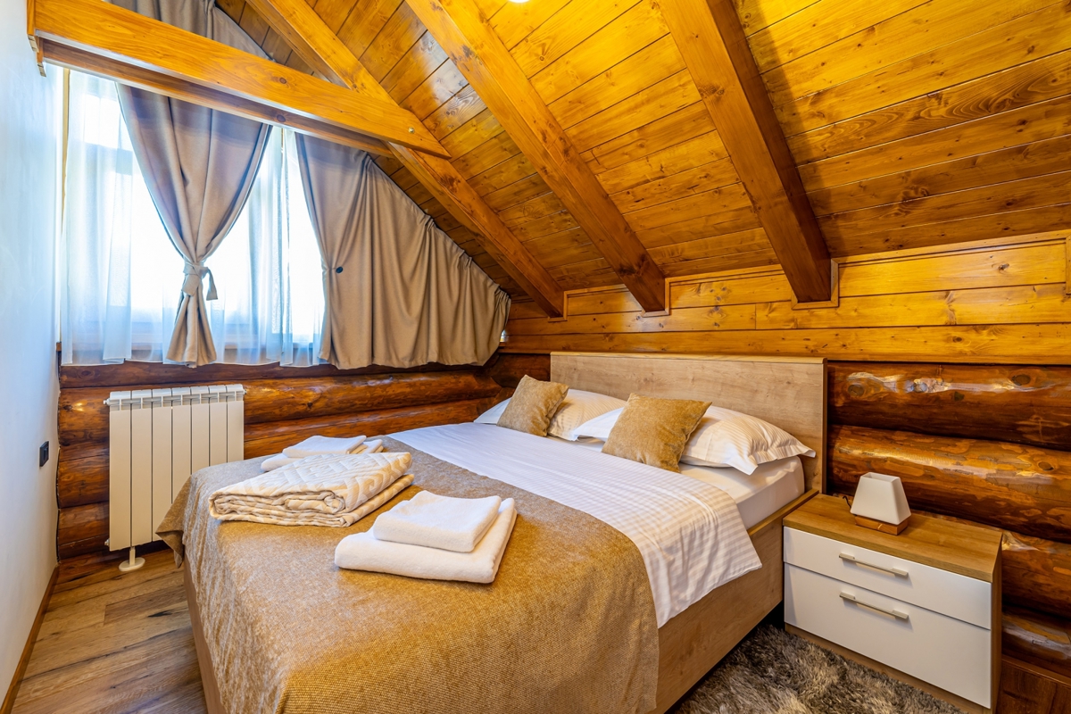 GORSKI KOTAR, FUŽINE - Planinska hiša s savno in jacuzzijem