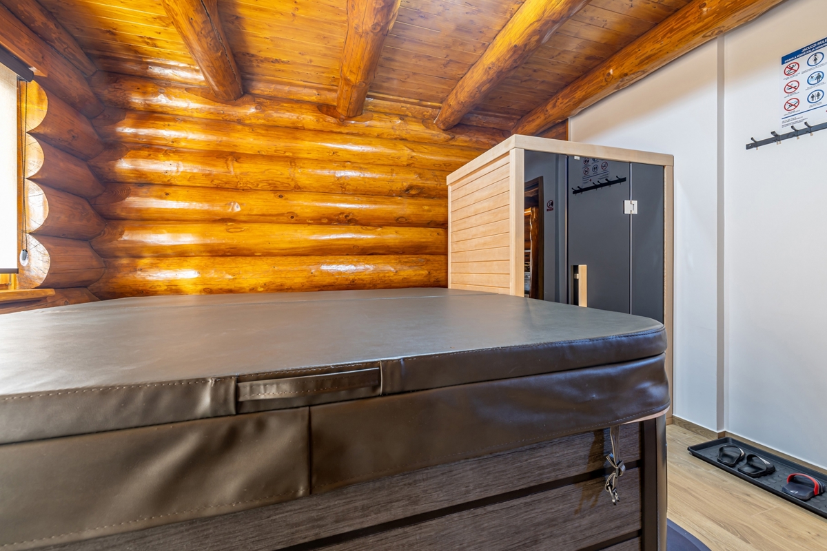 GORSKI KOTAR, FUŽINE - Planinska hiša s savno in jacuzzijem