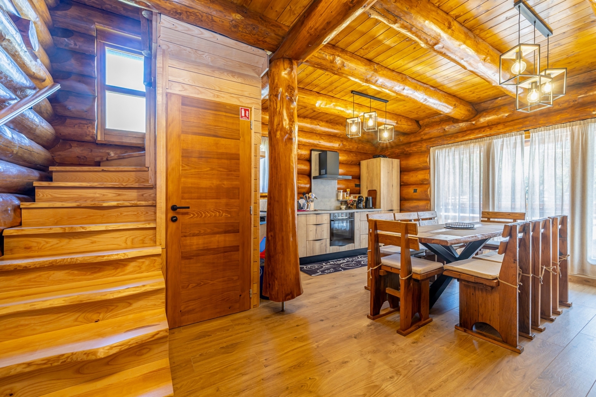 GORSKI KOTAR, FUŽINE - Planinska hiša s savno in jacuzzijem