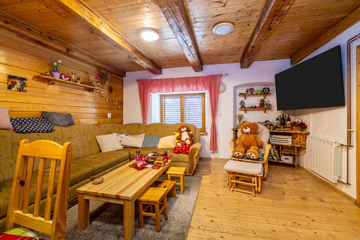 GORSKI KOTAR - Hiša dvojček z lepim vrtom