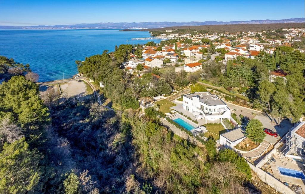 OTOK KRK, MALINSKA - Vila prvi red do morja