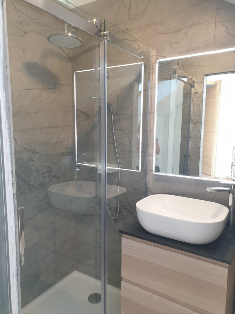 RAVNA GORA – Hiša z wellnessom, stanovanjem in dvoriščem za mirno življenje