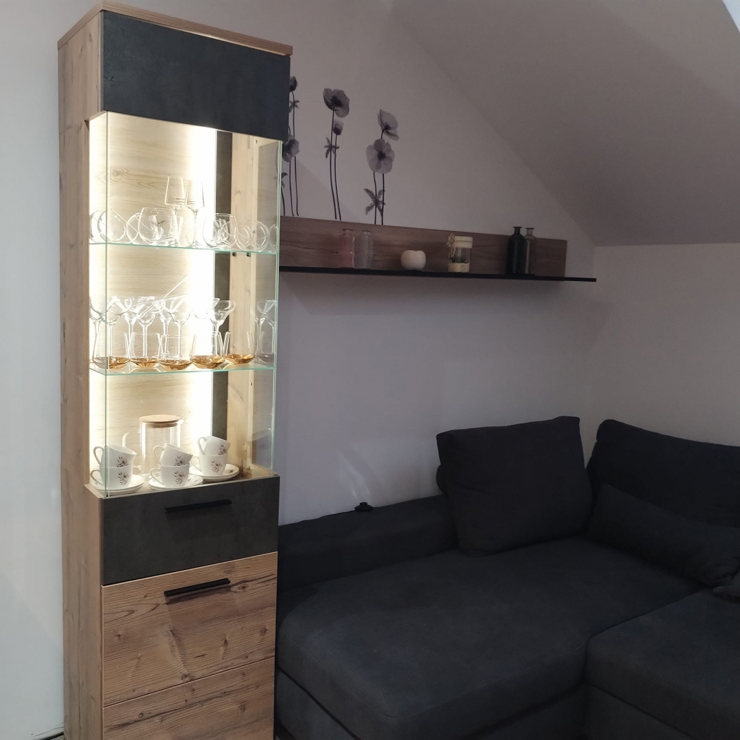 RAVNA GORA – Hiša z wellnessom, stanovanjem in dvoriščem za mirno življenje