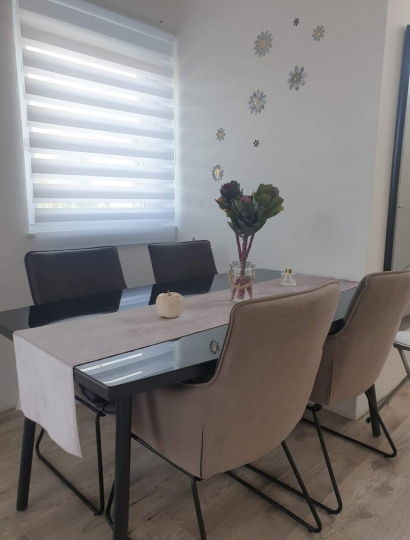 RAVNA GORA – Hiša z wellnessom, stanovanjem in dvoriščem za mirno življenje