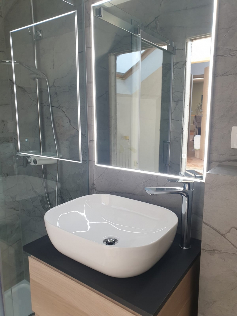 RAVNA GORA – Hiša z wellnessom, stanovanjem in dvoriščem za mirno življenje
