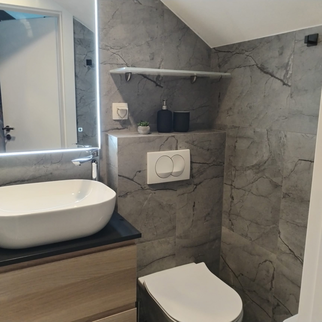 RAVNA GORA – Hiša z wellnessom, stanovanjem in dvoriščem za mirno življenje