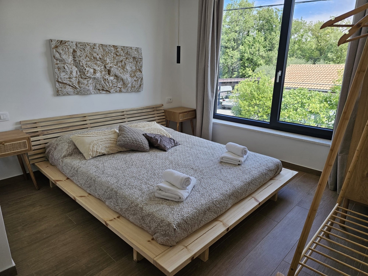 MESTO KRK, širše mestno območje - Moderna vila z bazenom