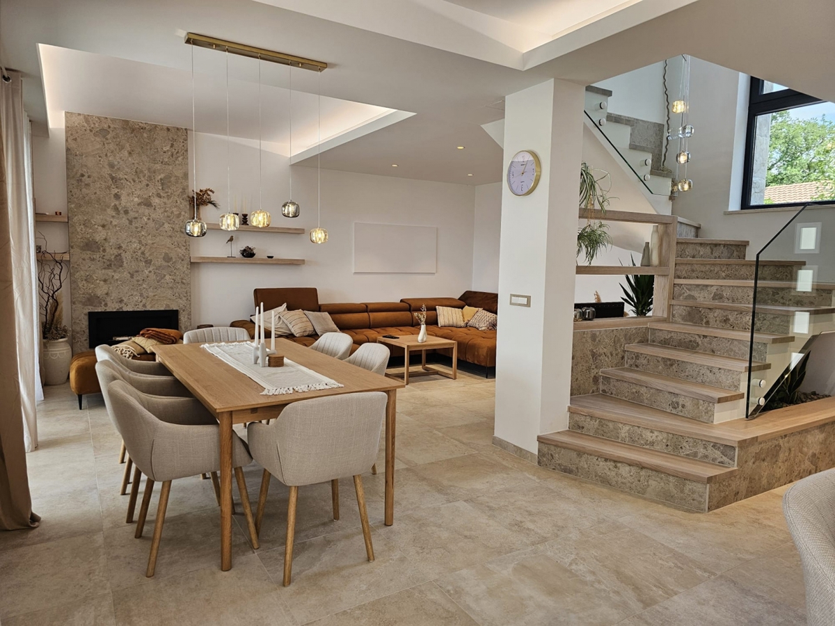 MESTO KRK, širše mestno območje - Moderna vila z bazenom