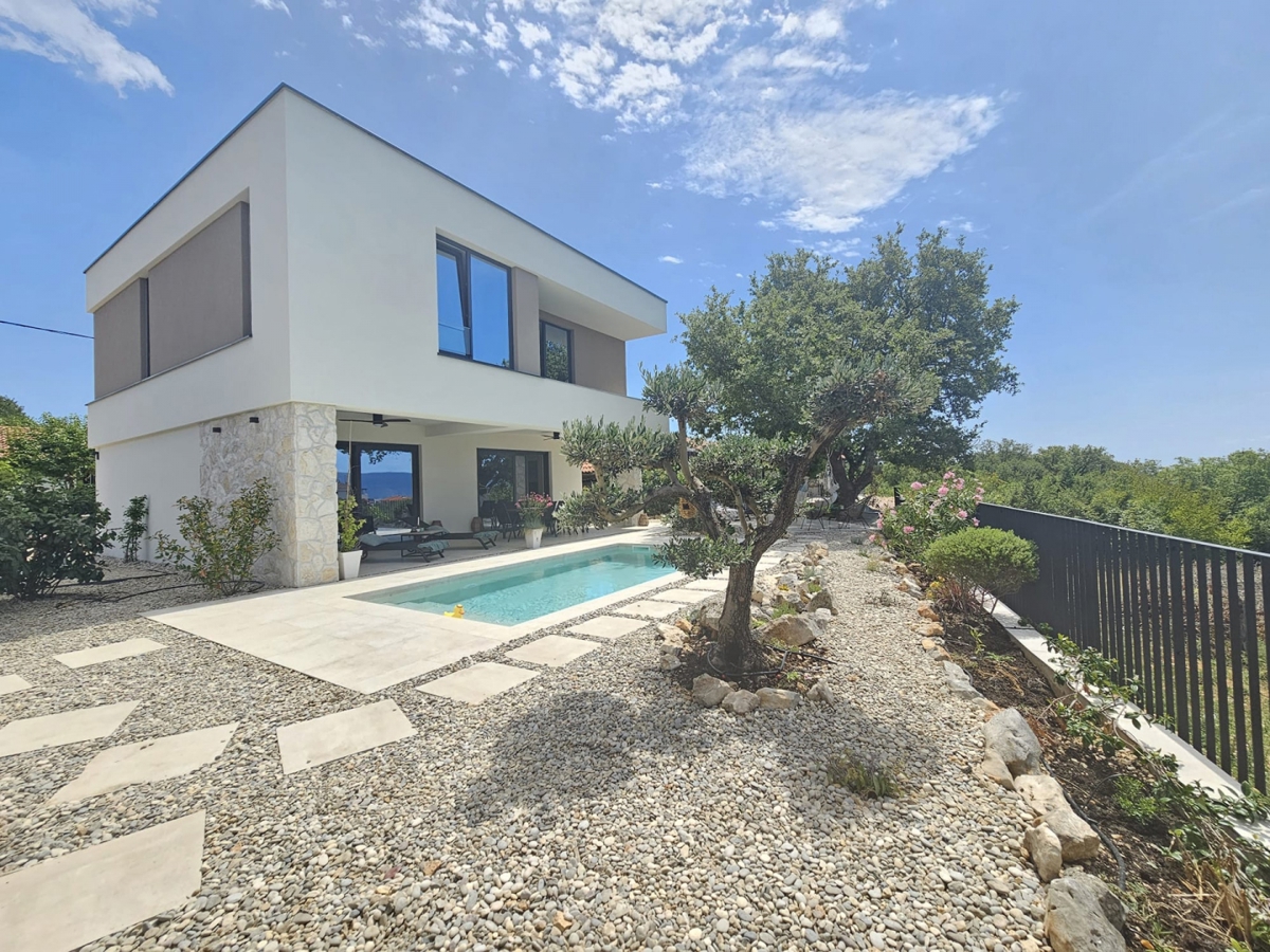 MESTO KRK, širše mestno območje - Moderna vila z bazenom