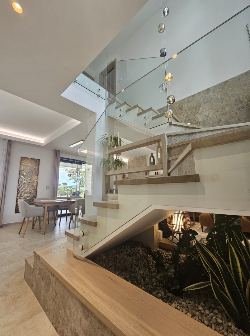 MESTO KRK, širše mestno območje - Moderna vila z bazenom