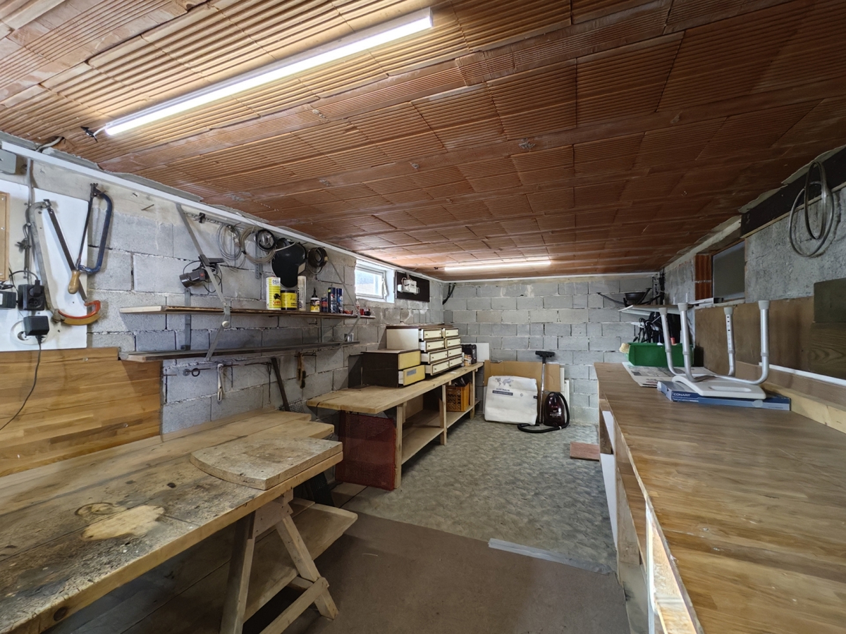 Območje MALINSKA - Samostojna hiša z dvema apartmajema in garažo