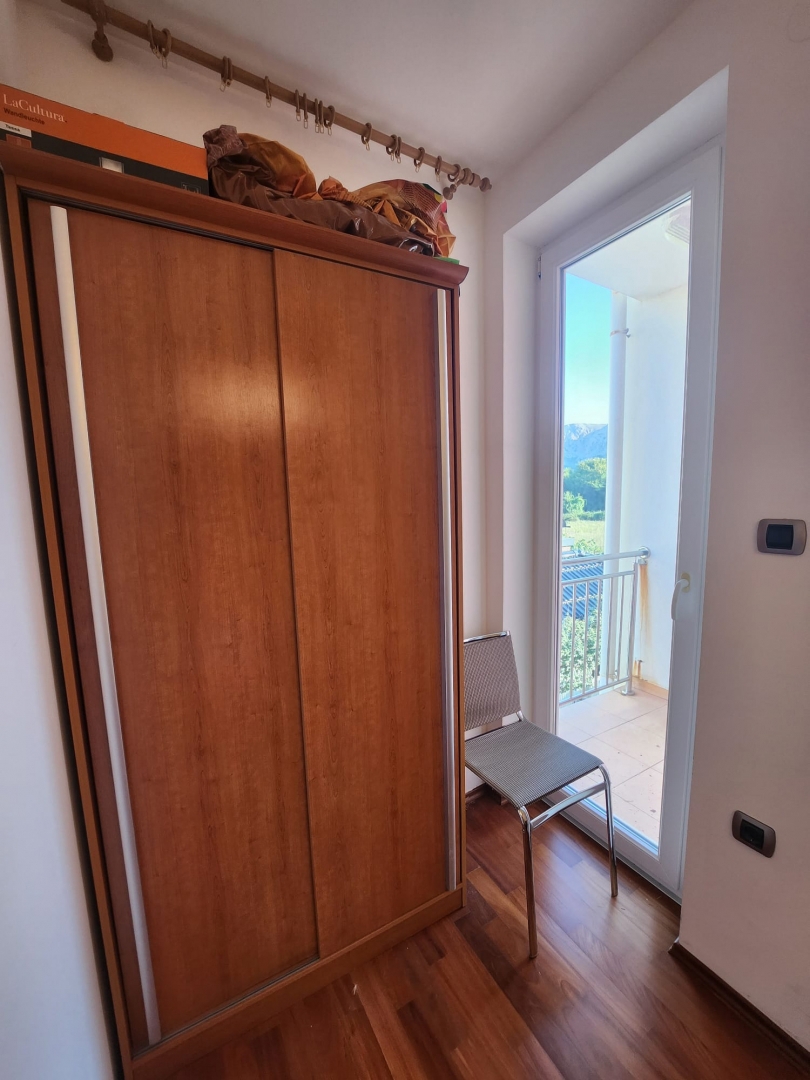 OTOK KRK, BAŠKA - Dvosobno stanovanje z vrtom, blizu morja