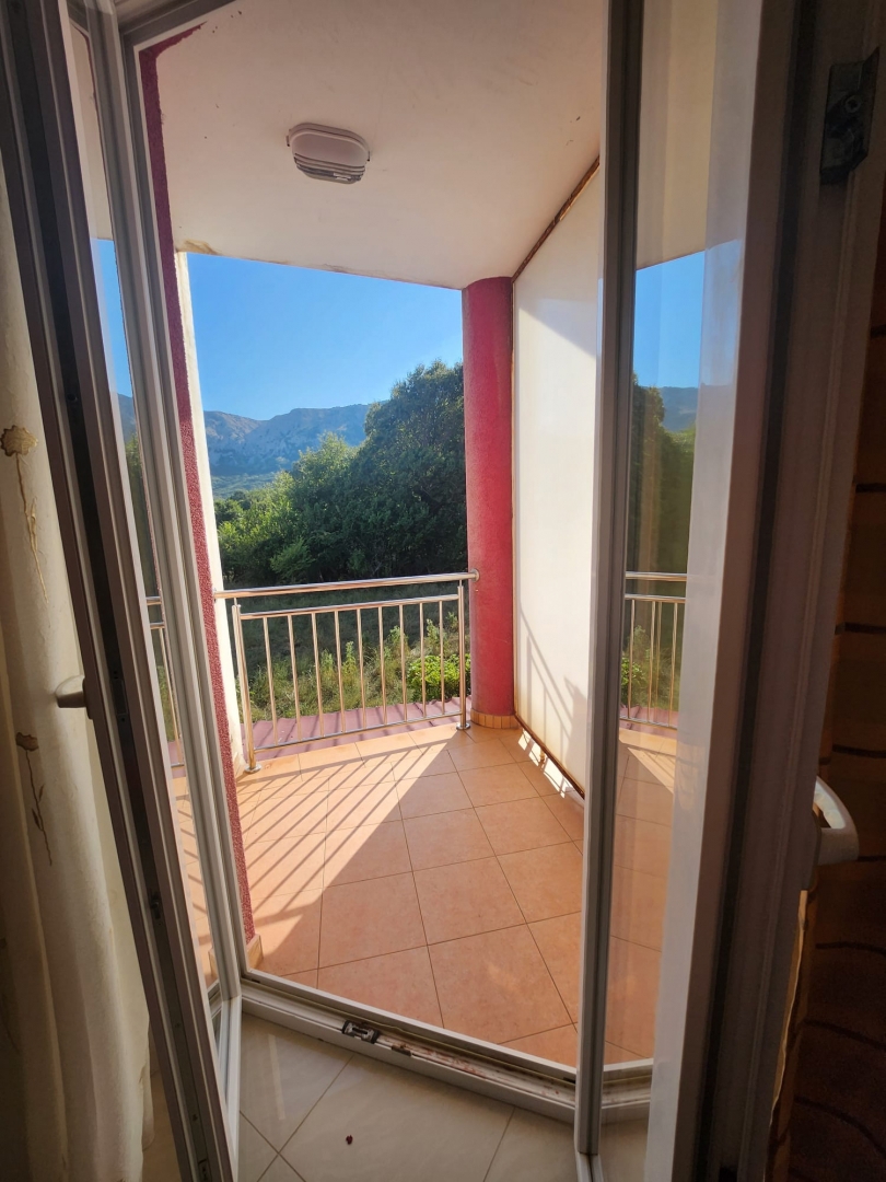 OTOK KRK, BAŠKA - Dvosobno stanovanje z vrtom, blizu morja