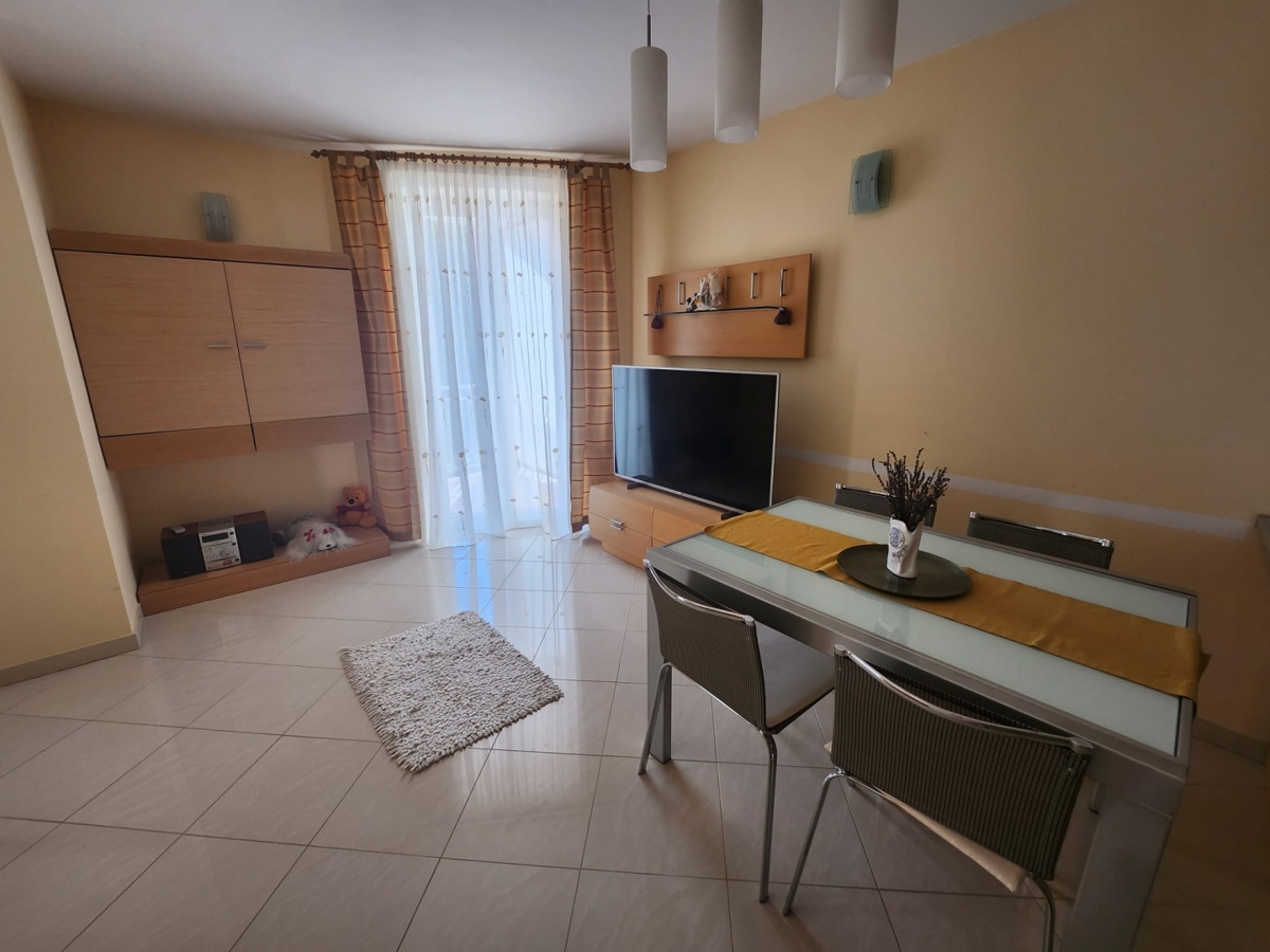 OTOK KRK, BAŠKA - Dvosobno stanovanje z vrtom, blizu morja