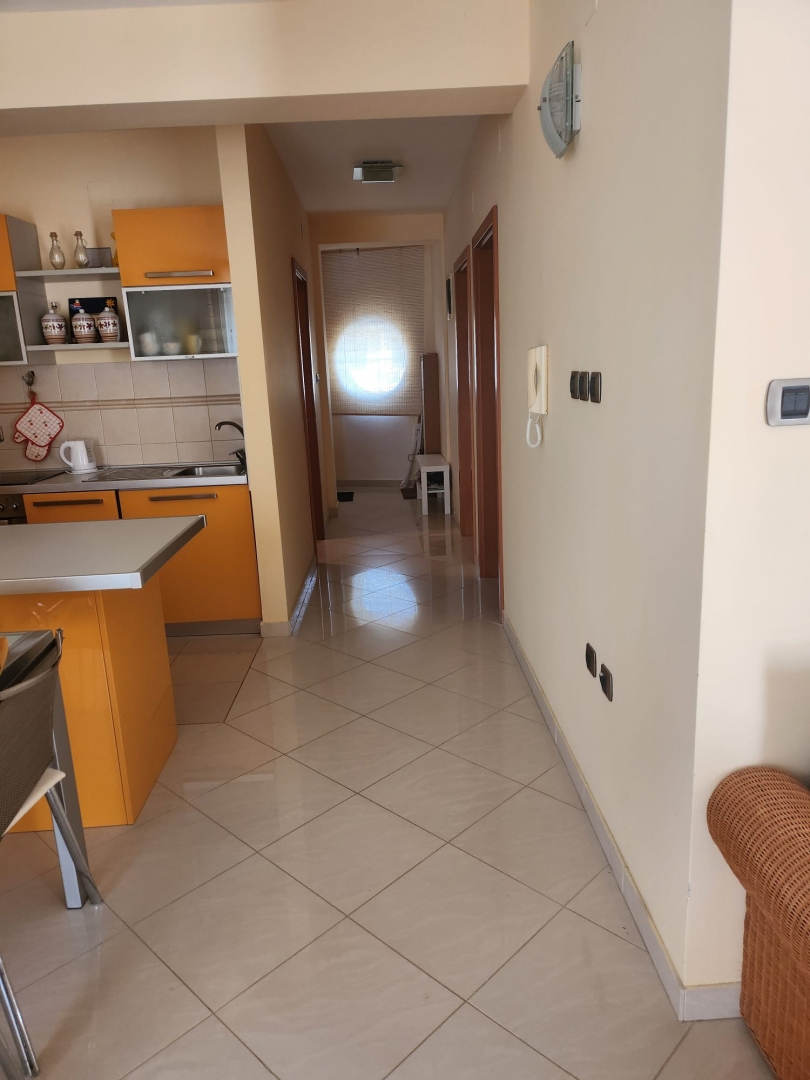 OTOK KRK, BAŠKA - Dvosobno stanovanje z vrtom, blizu morja