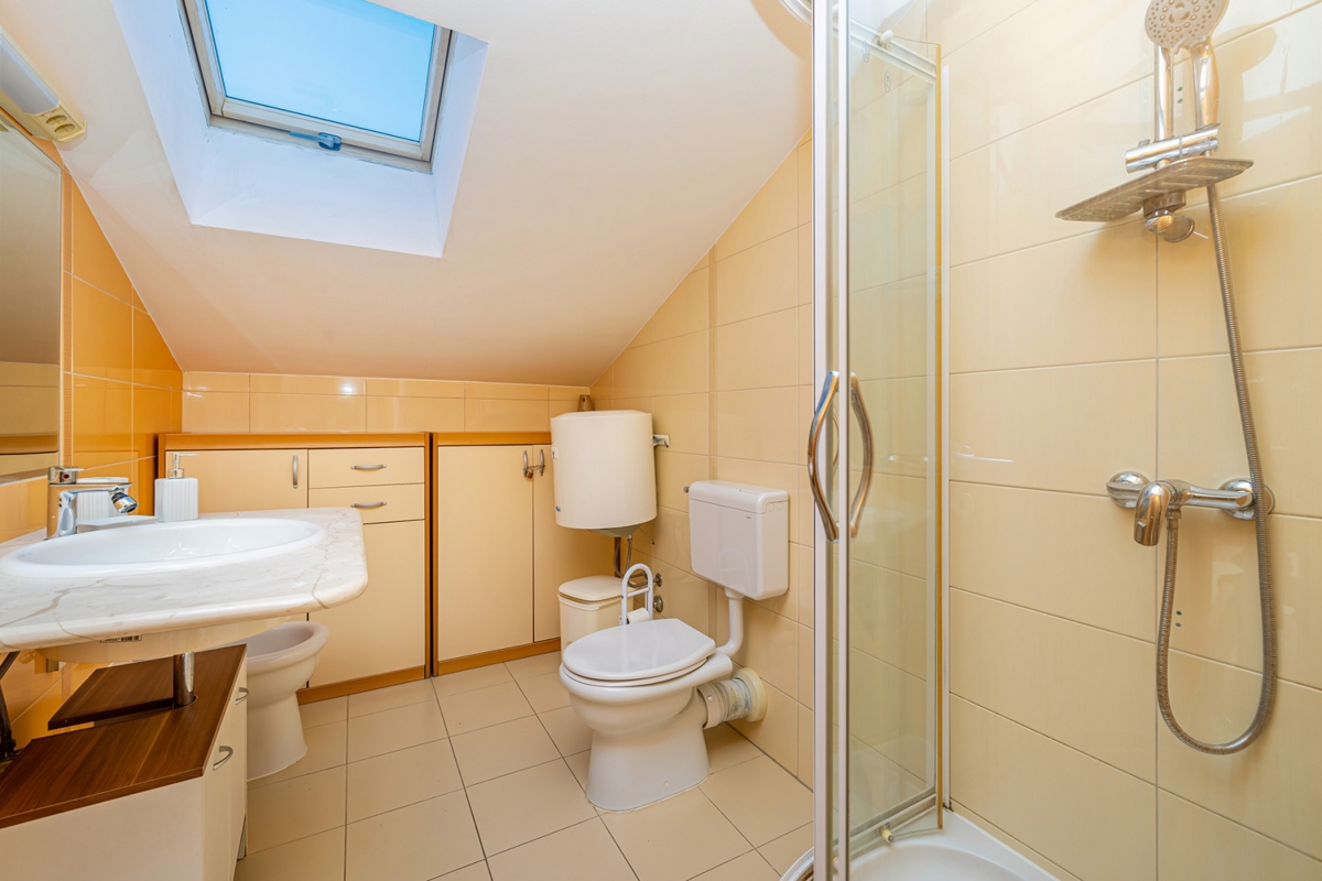 OTOK KRK, BAŠKA - Dvoetažni apartma s pogledom na morje