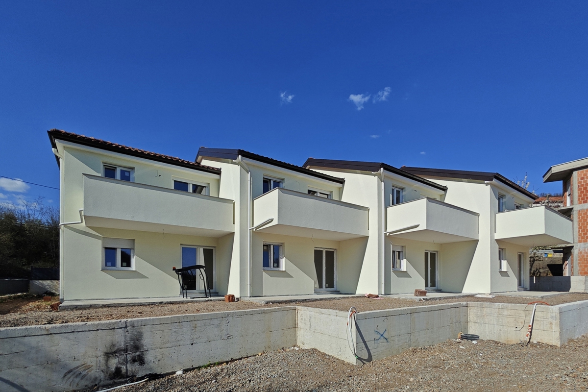 RIJEKA, ŠKURINJE - Trisobna vrstna hiša