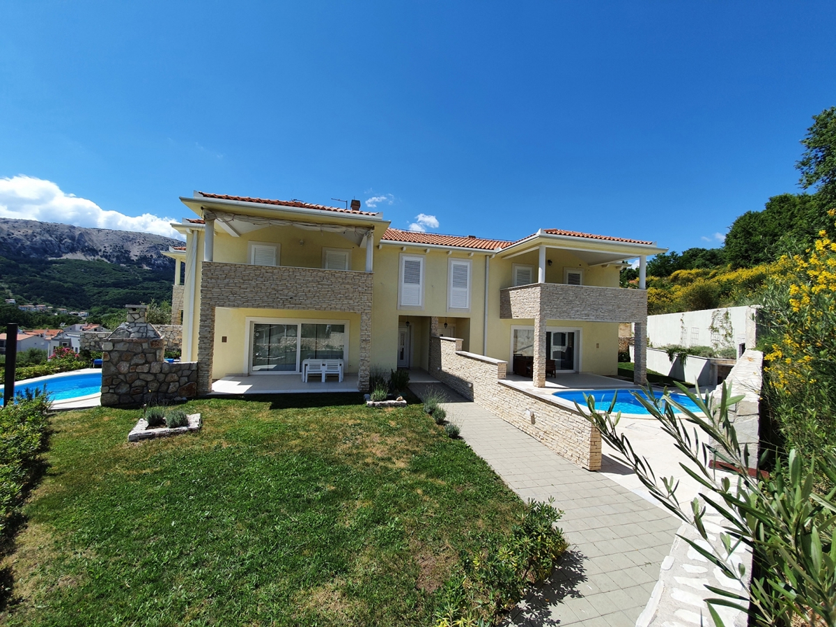 OTOK KRK, BAŠKA – Lepa hiša dvojček na mirni lokaciji
