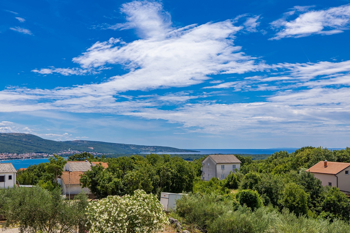 OTOK KRK - Moderna luksuzna vila z bazenom in pogledom na morje