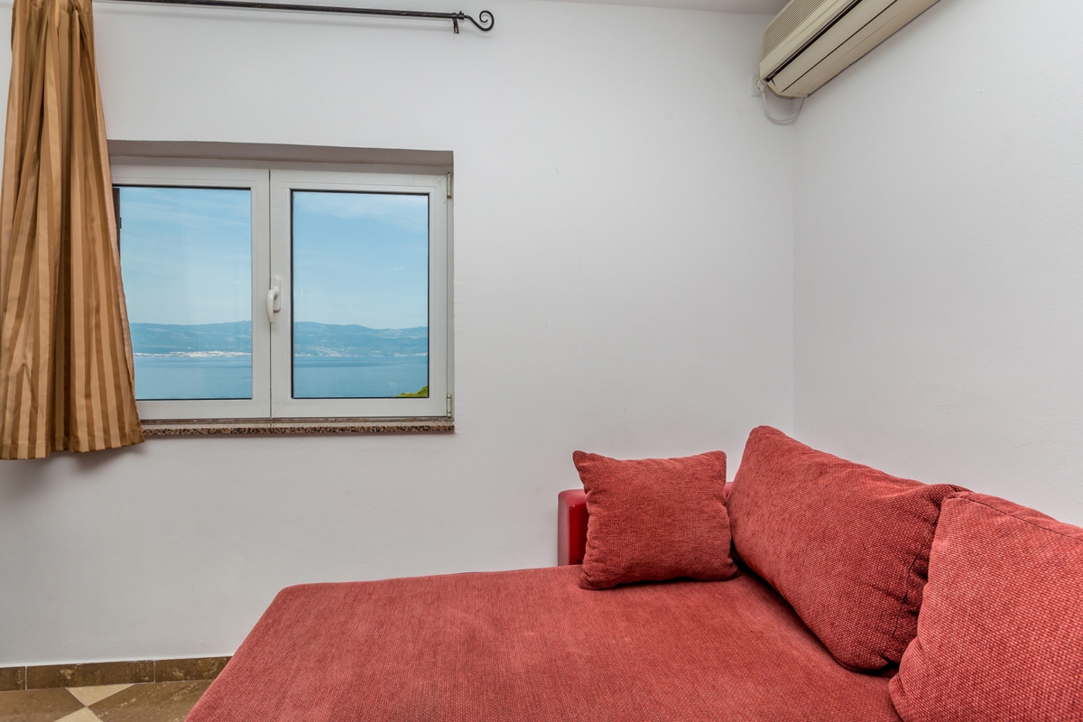 OTOK KRK, VRBNIK - Atraktiven kompleks hiš v prvi vrsti do morja