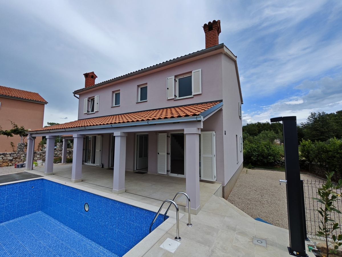 OTOK KRK - Hiša z dvema dvoetažnima apartmajema in bazenom