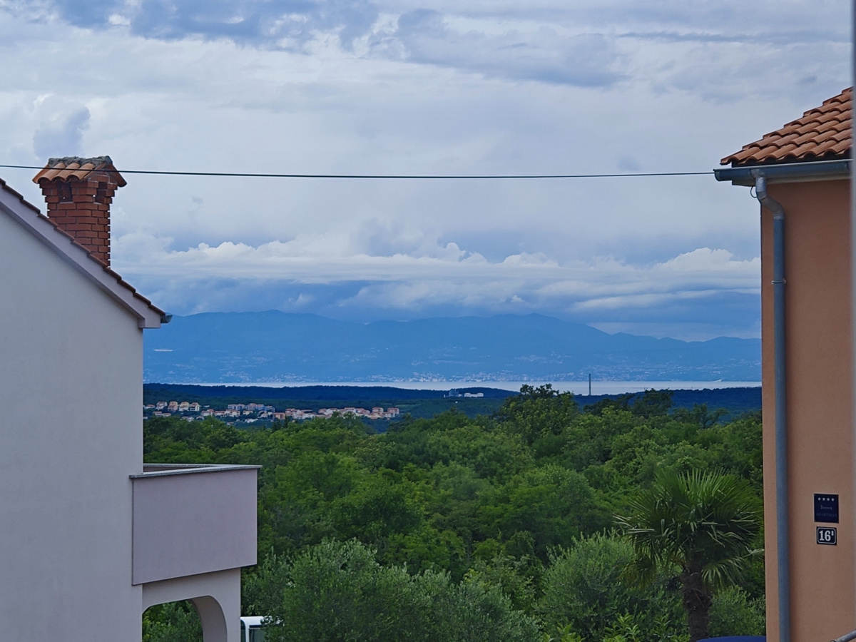 OTOK KRK - Hiša z dvema dvoetažnima apartmajema in bazenom