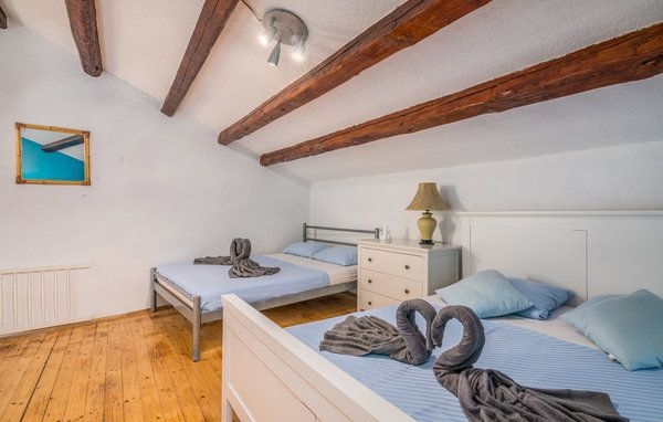 OTOK KRK, okolica Šila - Kamnita hiša z bazenom