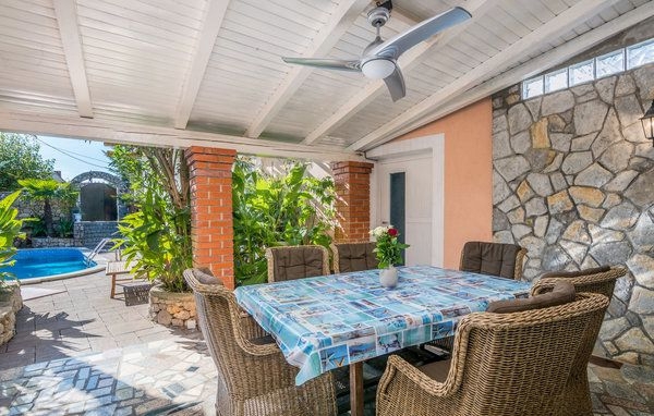 OTOK KRK, okolica Šila - Kamnita hiša z bazenom