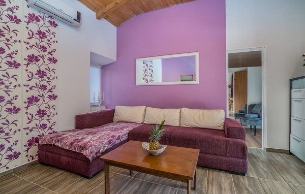OTOK KRK, okolica Šila - Kamnita hiša z bazenom