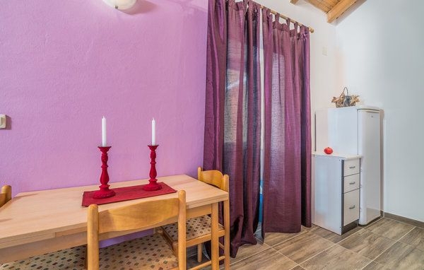 OTOK KRK, okolica Šila - Kamnita hiša z bazenom