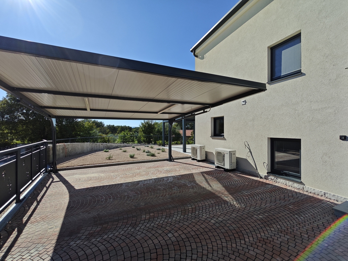 OTOK KRK, MALINSKA - Luksuzna polsamostojna hiša s panoramskim pogledom na morje