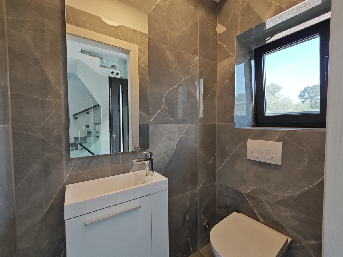 OTOK KRK, MALINSKA - Luksuzna polsamostojna hiša s panoramskim pogledom na morje