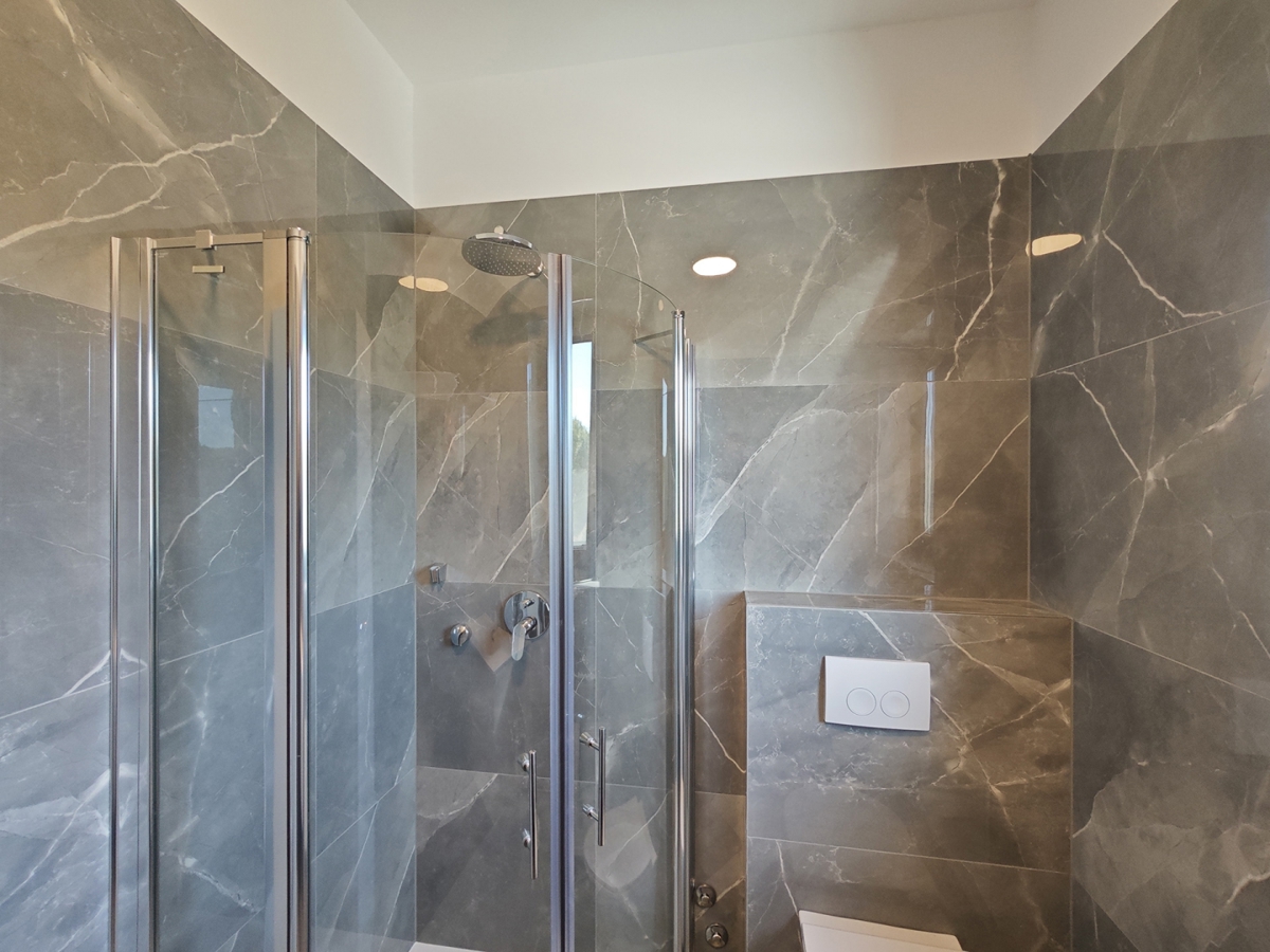 OTOK KRK, MALINSKA - Luksuzna polsamostojna hiša s panoramskim pogledom na morje