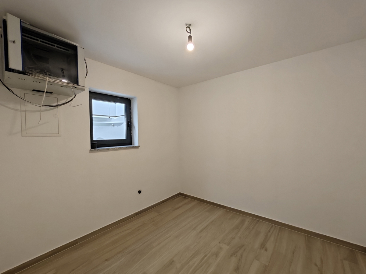 OTOK KRK, MALINSKA - Luksuzna polsamostojna hiša s panoramskim pogledom na morje