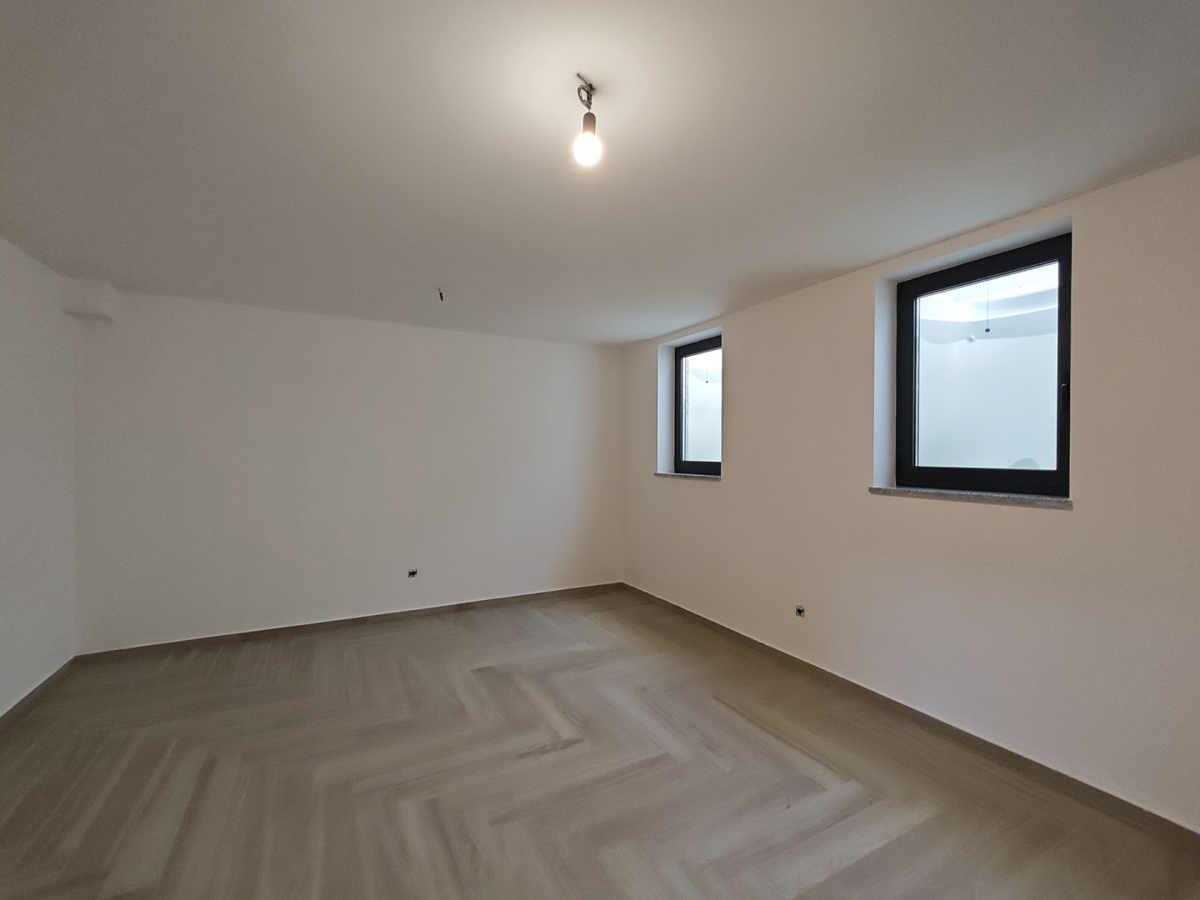 OTOK KRK, MALINSKA - Luksuzna polsamostojna hiša s panoramskim pogledom na morje