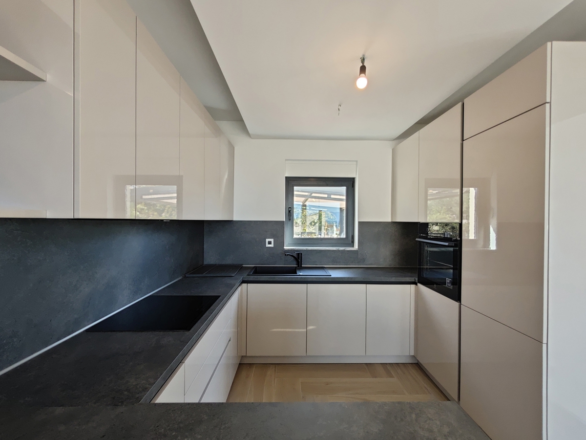 OTOK KRK, MALINSKA - Luksuzna polsamostojna hiša s panoramskim pogledom na morje