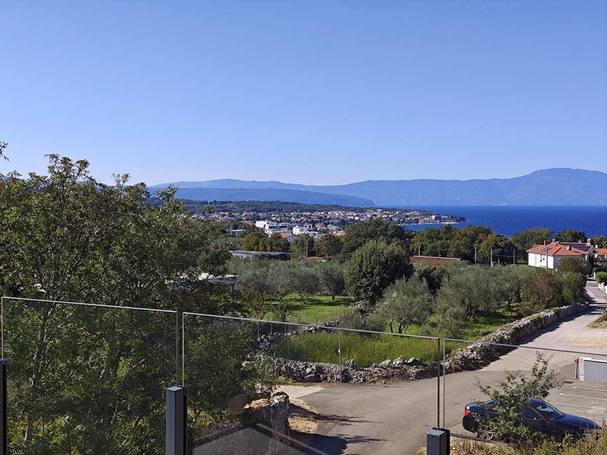 OTOK KRK, MALINSKA - Luksuzna polsamostojna hiša s panoramskim pogledom na morje